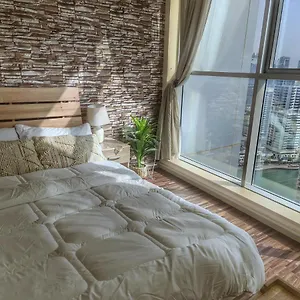 Green Sky Holiday With Shared Kitchen And Lounge , دبي الإمارات العربية المتحدة