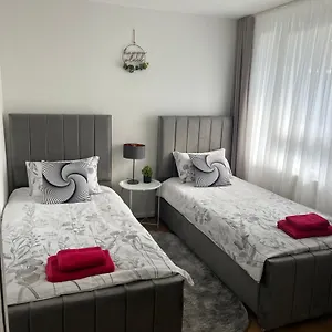 Guest house Spacious For Rent 10 Min From Tower Bridge, London